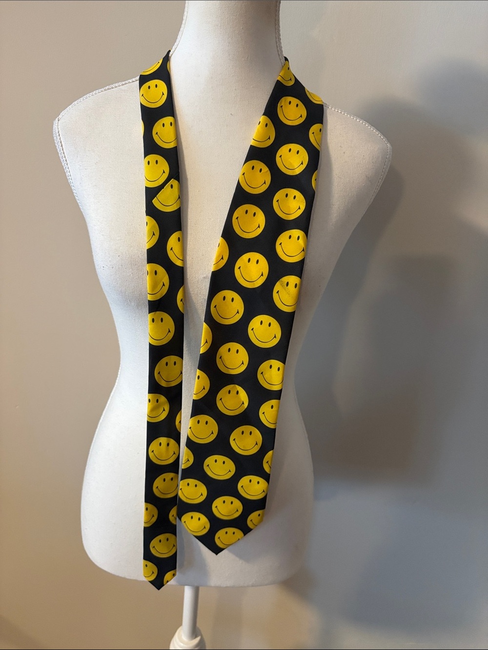 Wally Wear By Ralph Marlin Vintage 1997 Smiley Face Black & Yellow Skinny Tie